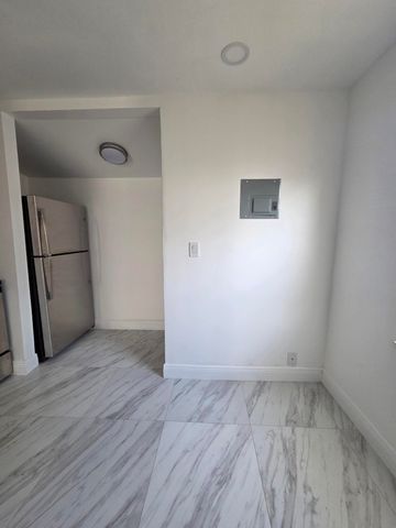 908 W 5th Street, Riviera Beach, FL 33404