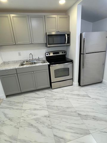 908 W 5th Street, Riviera Beach, FL 33404