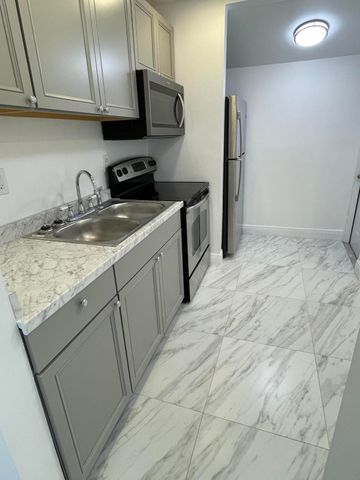 908 W 5th Street, Riviera Beach, FL 33404