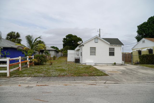 908 W 5th Street, Riviera Beach, FL 33404
