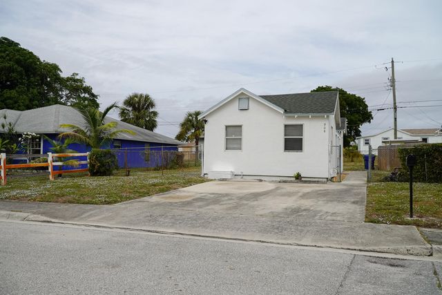 908 W 5th Street, Riviera Beach, FL 33404