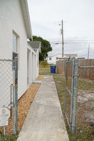 908 W 5th Street, Riviera Beach, FL 33404