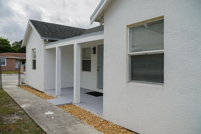 908 W 5th Street, Riviera Beach, FL 33404