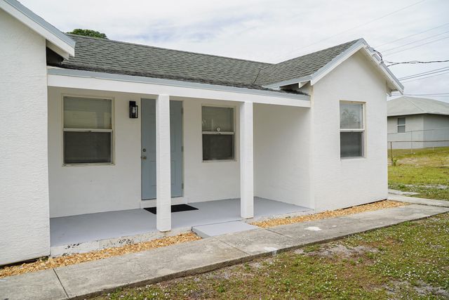 908 W 5th Street, Riviera Beach, FL 33404
