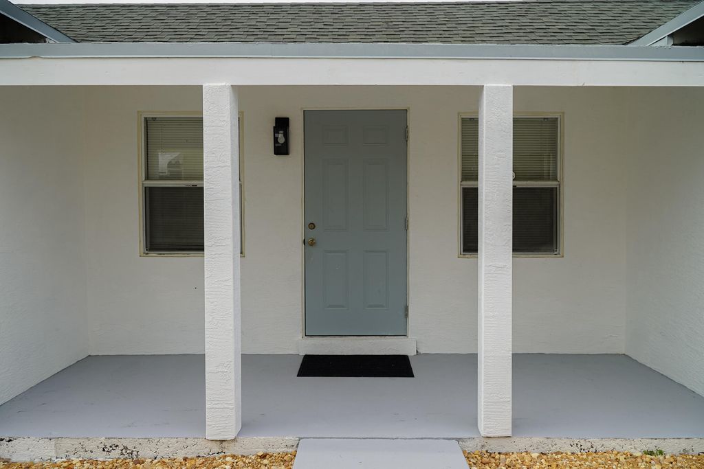 908 W 5th Street, Riviera Beach, FL 33404