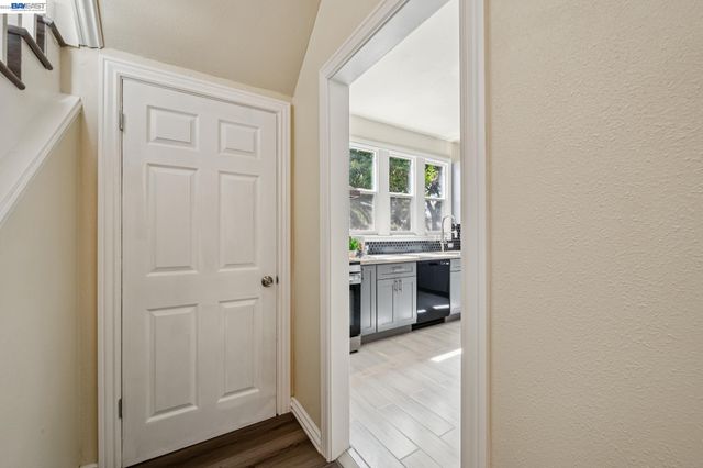 6031 Camden St, Oakland, CA 94605