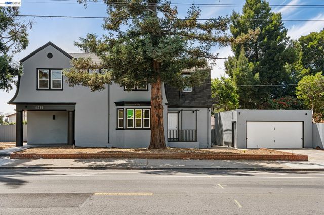 6031 Camden St, Oakland, CA 94605