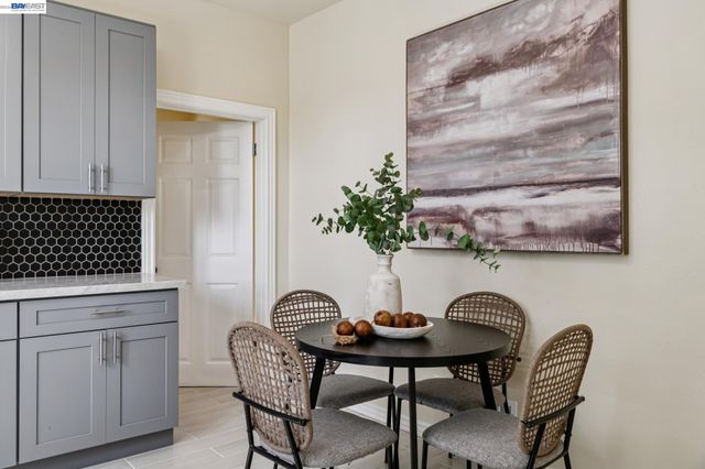 6031 Camden St, Oakland, CA 94605