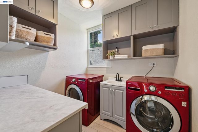 6031 Camden St, Oakland, CA 94605