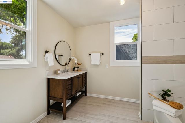 6031 Camden St, Oakland, CA 94605