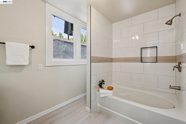 6031 Camden St, Oakland, CA 94605