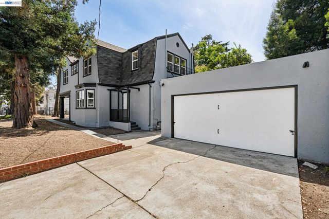 6031 Camden St, Oakland, CA 94605