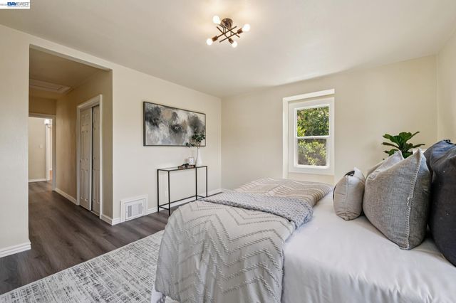 6031 Camden St, Oakland, CA 94605