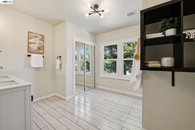 6031 Camden St, Oakland, CA 94605