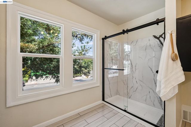 6031 Camden St, Oakland, CA 94605