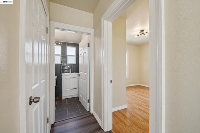 6031 Camden St, Oakland, CA 94605