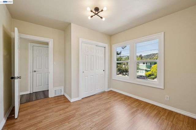 6031 Camden St, Oakland, CA 94605