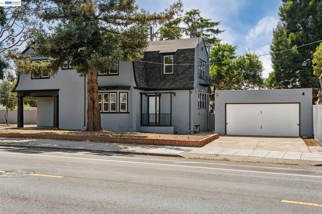 6031 Camden St, Oakland, CA 94605