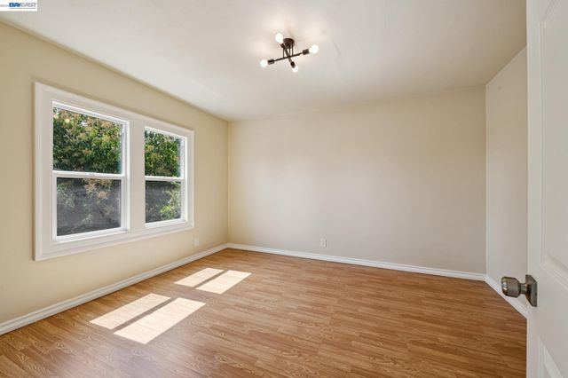 6031 Camden St, Oakland, CA 94605