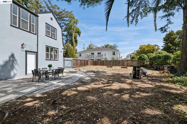 6031 Camden St, Oakland, CA 94605