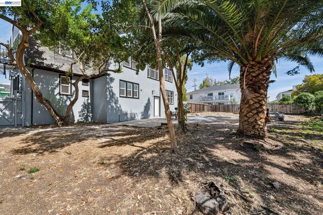6031 Camden St, Oakland, CA 94605