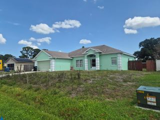 698 Thuringer Street NW, Palm Bay, FL 32907