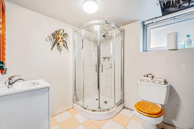 17 cliffside Avenue, Staten Island, NY 10304