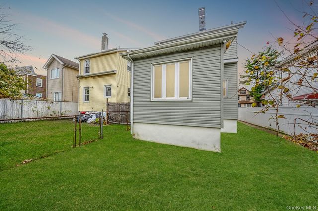 17 cliffside Avenue, Staten Island, NY 10304