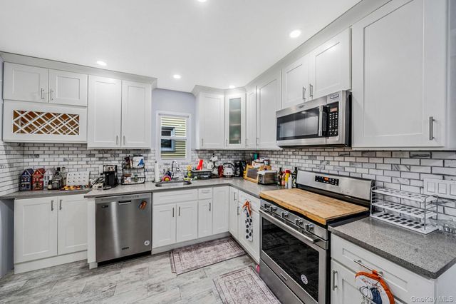 17 cliffside Avenue, Staten Island, NY 10304