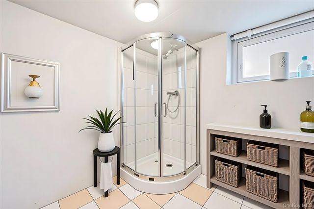 17 cliffside Avenue, Staten Island, NY 10304