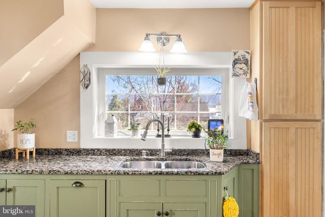 207 S MUHLENBERG ST, Woodstock, VA 22664