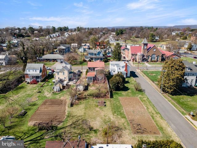 207 S MUHLENBERG ST, Woodstock, VA 22664