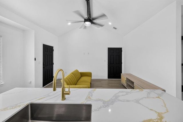 715 Rosedale Street, La Marque, TX 77568