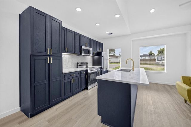 715 Rosedale Street, La Marque, TX 77568