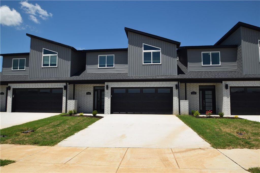 1860 Garnet Avenue, Centerton, AR 72719