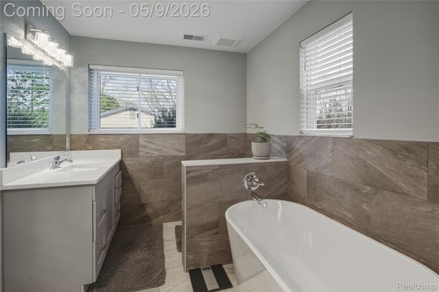 307 Old Perch Road, Rochester Hills, MI 48309