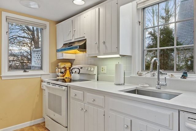 31 Barnard Rd, Worcester, MA 01605