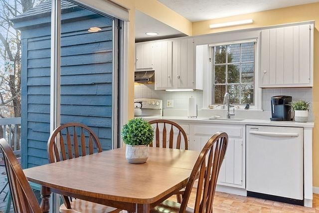 31 Barnard Rd, Worcester, MA 01605