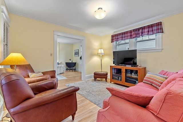 31 Barnard Rd, Worcester, MA 01605