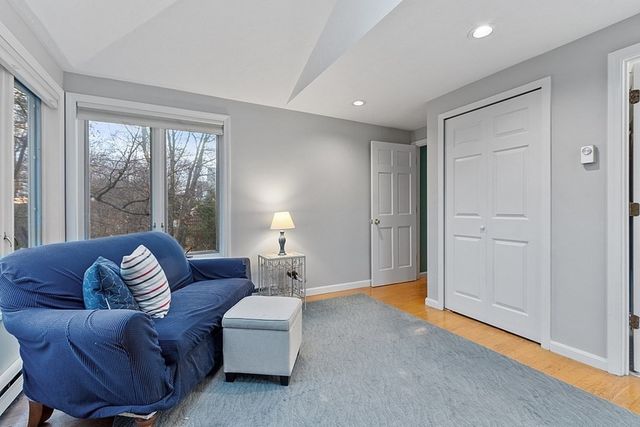 31 Barnard Rd, Worcester, MA 01605