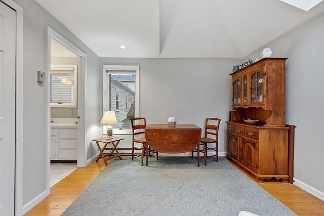 31 Barnard Rd, Worcester, MA 01605