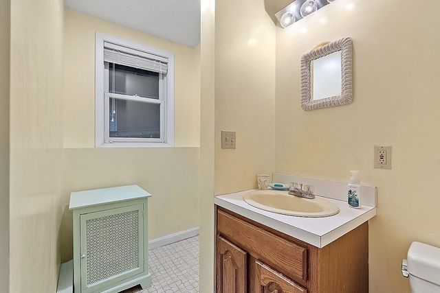 31 Barnard Rd, Worcester, MA 01605