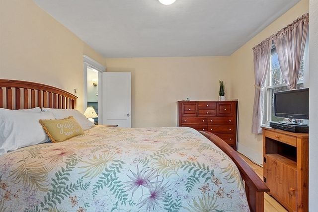 31 Barnard Rd, Worcester, MA 01605