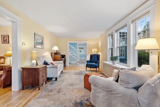 31 Barnard Rd, Worcester, MA 01605