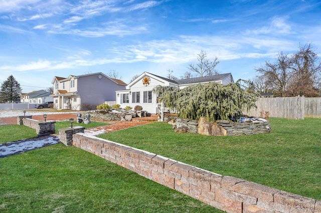 15 18th Avenue, Bay Shore, NY 11706