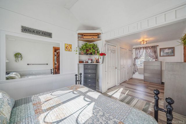 15 18th Avenue, Bay Shore, NY 11706