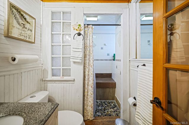 15 18th Avenue, Bay Shore, NY 11706