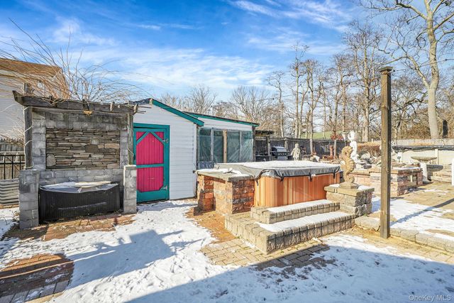 15 18th Avenue, Bay Shore, NY 11706