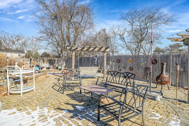 15 18th Avenue, Bay Shore, NY 11706