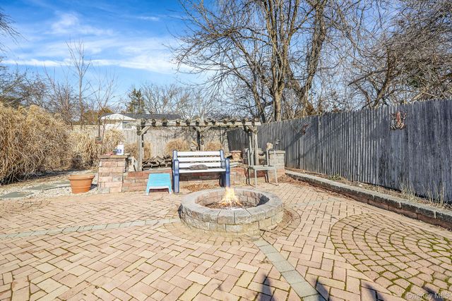 15 18th Avenue, Bay Shore, NY 11706